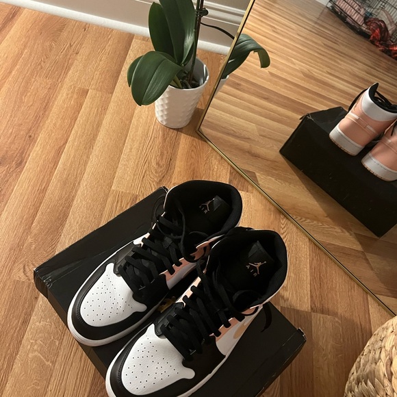 jordan 1 black white and peach
